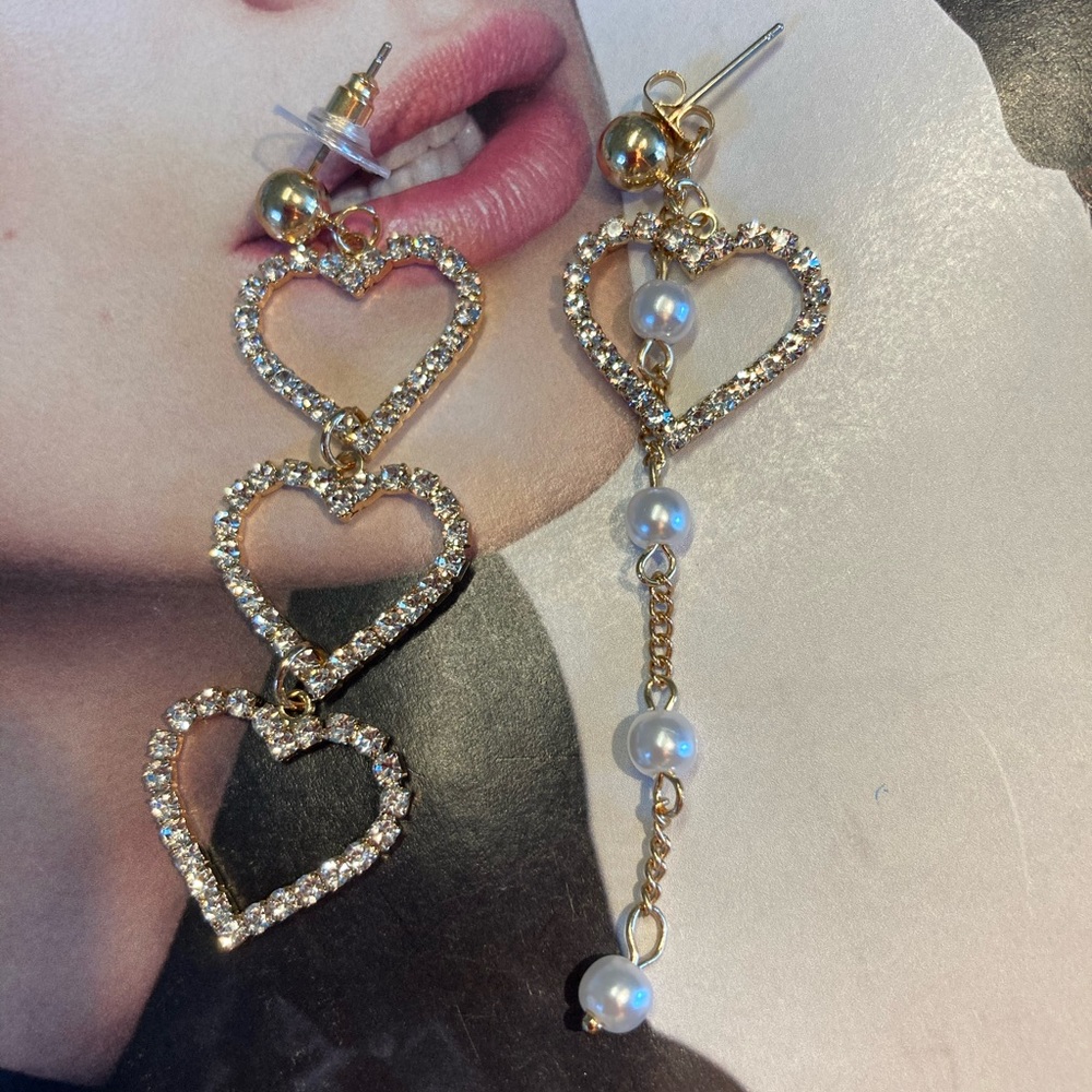 Asymmetrical Long Rhinestone Heart Earrings - Picture 5 of 5
